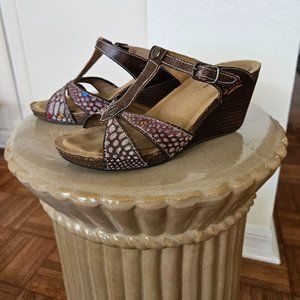 Spring Step Iridescent Wedge Slides